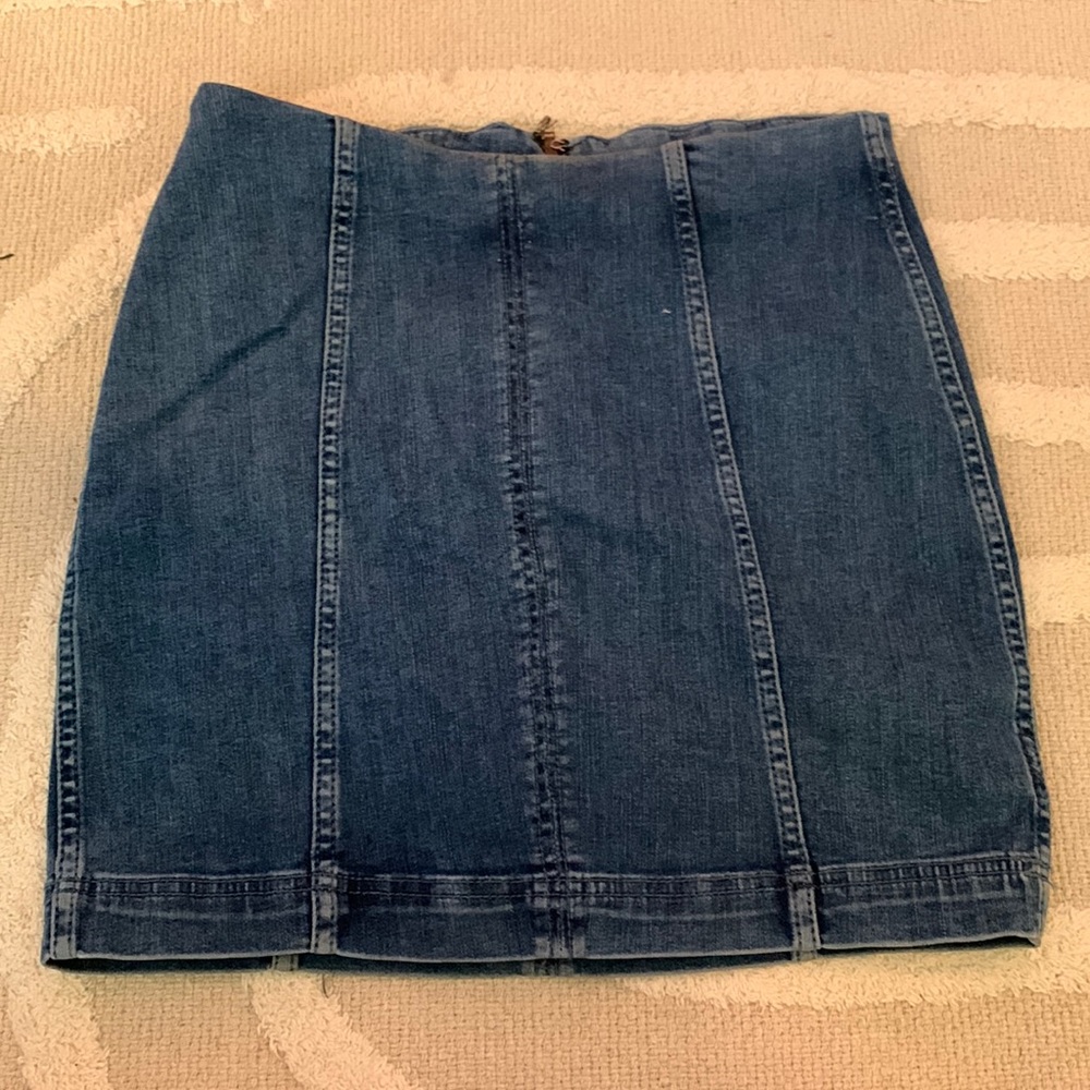 freePeople women's size 8 tight denim skirt with denim panels and zipper